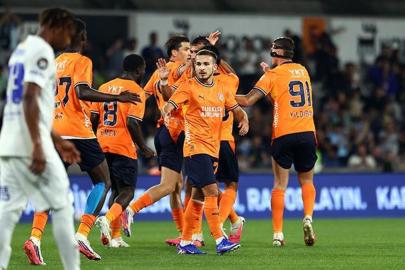 Başakşehir'in yeni transferleri Karbownik ve Emin Bayram ilk resmi maçlarına çıktı
