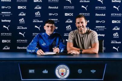 Phil Foden imzayı attı