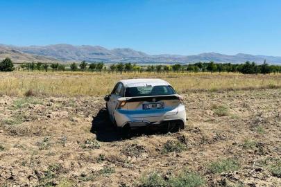 Şarampole devrilen otomobilde 2 kişi yaralandı