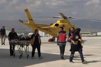 Ambulans helikopter traktör altında kalan genç için havalandı
