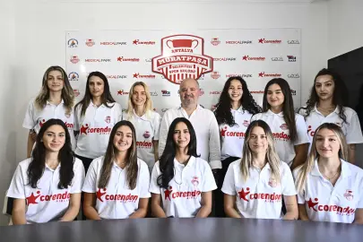 Antalya Muratpaşa’nın Sultanları yeni sezon için sözleşmelerini imzaladı