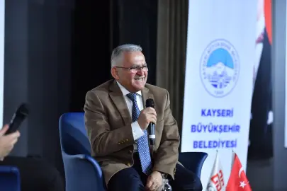 Kayseri Büyükşehir'den 5 bin liralık kırtasiye desteği