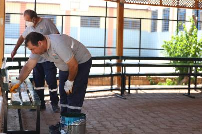 Marmaris'te okul bahçeleri yeni döneme hazırlanıyor