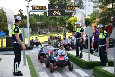 Mersin’de çocuklar trafik kurallarını öğreniyor