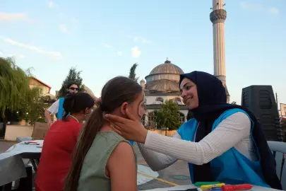 Sakarya'nın mahallelerinde Yeniköylü çocuklar neşelendirildi
