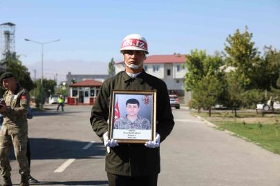 Iğdır’da askeri araç kazasında şehit olan asker için tören düzenlendi