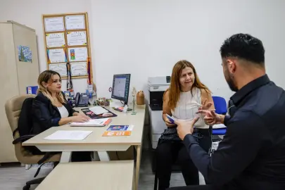 İzmir’de iletişimin önündeki engeller birlikte aşılıyor