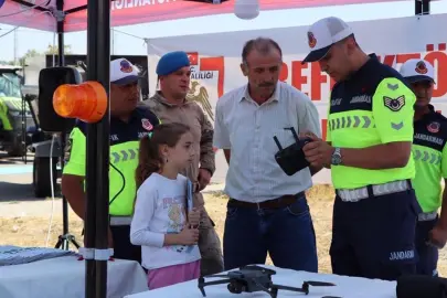 Jandarma ekipleri Sivas'ta fuarda bilgilendirdi