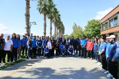 Kocaeli'de Başkan Büyükakın başarılı sporcularla buluştu
