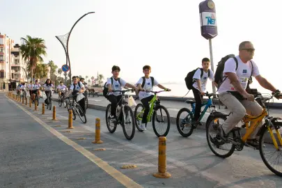Mersin’de öğrenciler bisikletle okula pedal çevirdi