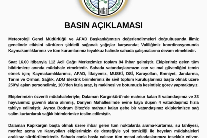 Bodrum'da sağanak; cadde ve sokaklar göle döndü, araçlar yolda kaldı (4)